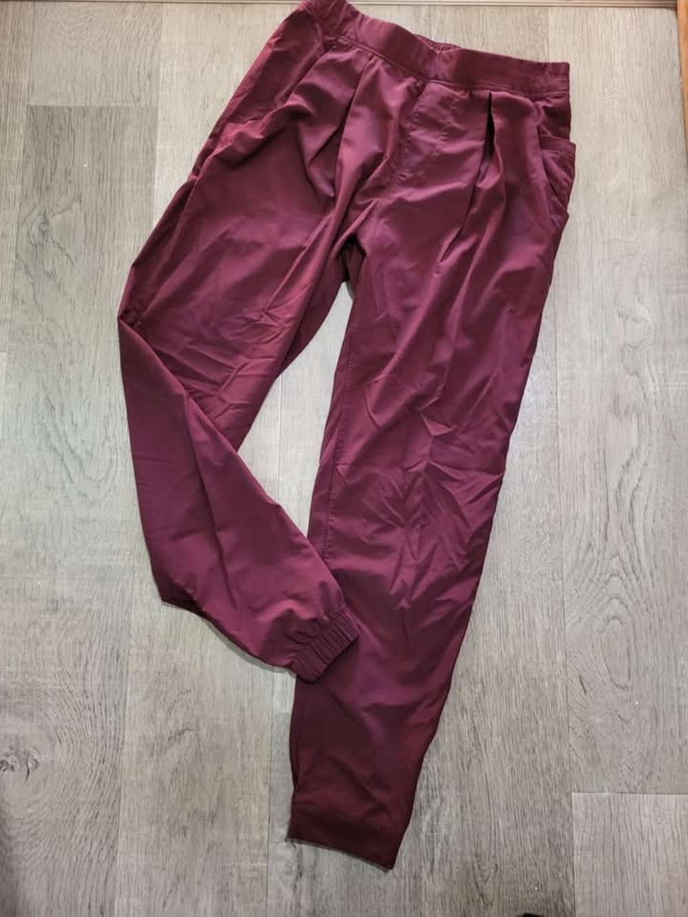 Women's Lululemon Elastic-Waist Jogger Pants in Burgundy, Size 4, Small.